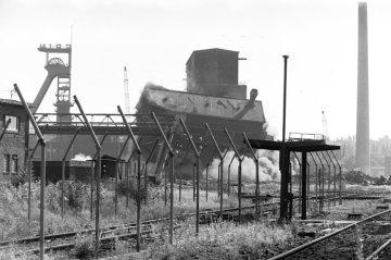 Demontage Zeche Erin, Castrop-Rauxel, in Betrieb 1866/67-1983: Sprengung eines Betriebsgebäudes, August 1985