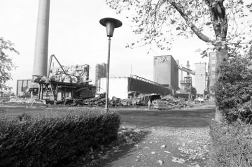 Demontage Zeche Erin, Castrop-Rauxel, in Betrieb 1866/67-1983: Abbrucharbeiten im November 1984.