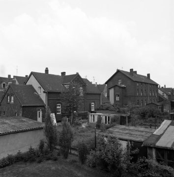Castrop-Rauxel, Ortsteil Schwerin: Bergarbeitersiedlung der 1967 stillgelegten Zeche Graf Schwerin. Ansicht im Juni 1973.
