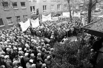 Streik oder Demonstration der Belegschaft des Knepper-Kraftwerks, Castrop-Rauxel/Dortmund, am 25. Februar 1993 [Anlass unbekannt].
