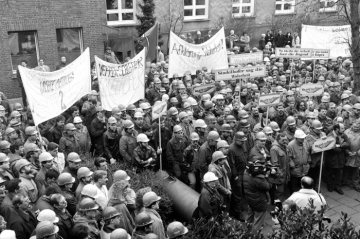 Streik oder Demonstration der Belegschaft des Knepper-Kraftwerks, Castrop-Rauxel/Dortmund, am 25. Februar 1993 [Anlass unbekannt].