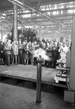 Feier des 500.000sten Grubenstempels bei der Klöckner-Ferromatik GmbH, Castrop-Rauxel, 1966 - Produzent hydraulischer Ausbaustempel für den Bergbau, gegründet 1954.