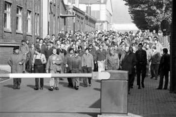 25. Oktober 1983 - letzte Schicht: Werksschließung bei Klöckner Ferromatik, Castrop-Rauxel, Produzent hydraulischer Ausbaustempel für den Bergbau, gegründet 1954.