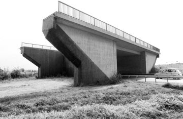Unvollendete Straßenbrücke an der Dortmunder Straße in Castrop-Rauxel-Frohlinde. September 1985.