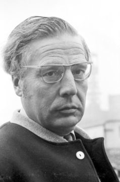 Erwin Sylvanus (*1917 Soest +1985 Soest), Schriftsteller, Journalist und Drehbuchautor, während der Dreharbeiten zum Spielfilm "Flächenbrand" in Castrop-Rauxel 1968.