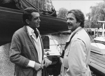 Dreharbeiten zur TV-Krimiserie "Tatort": Schauspieler Goetz George (rechts) als Kriminalkommissar Horst Schimanski. Duisburg, März 1981.