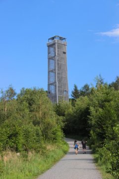 Möhneseeturm, rd. 42 Meter hoher Aussichtsturm am Möhnesee südlich der Fußgängerbrücke in Möhnesee-Körbecke, eröffnet 2015.