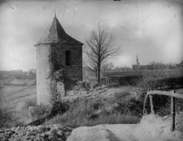 Hexenturm in Rüthen, Teil der mittelalterlichen Stadtbefestigung. Undatiert, um 1900.