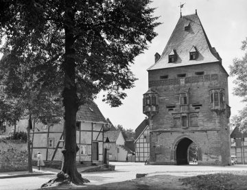 Soest, Osthofentor, erbaut 1523-1526, das einzig erhaltene von ehemals 10 Toren der Stadtbefestigung. Undatiert.