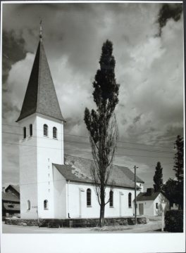 Die St.-Barbara-Kirche in Neu-Andreasberg (Gemeinde Bestwig), 1962/1963 erweitert