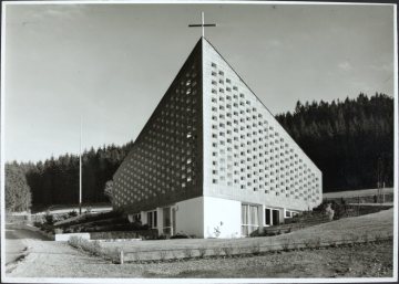 Die ev. Trinitatiskirche in Neu-Andreasberg (Gemeinde Bestwig), 1963 erbaut