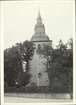Die Pfarrkirche St.-Pankratius in Belecke (Gemeinde Warstein), undatiert