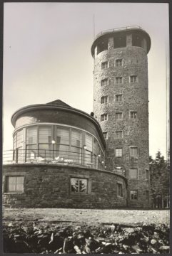 Aussichtsturm auf der "Hohen Bracht" in Bilstein (Gemeinde Lennestadt), 1930 eröffnet