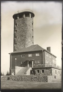 Aussichtsturm auf der "Hohen Bracht" in Bilstein (Gemeinde Lennestadt), 1930 eröffnet