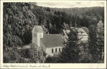 Die Kirche und Haus II (verdeckt) des ehemaligen Karmelitinnen-Kloster St.-Josef in Brilon-Wald