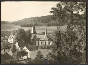 Blick zur Pfarrkirche St.-Peter-und-Paul in Eslohe, undatiert
