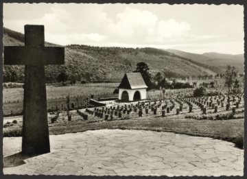 Eversberg (Gemeinde Meschede), Kriegsgräber-Ehrenstätte - Gräbnisstätte für 928 Gefallene des Zweiten Weltkriegs