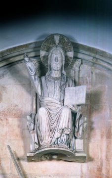 St. Paulus-Dom, Paradiesportal: Skulptur des richtenden Christus oberhalb des Mittelpfostens