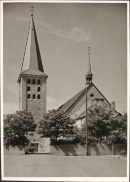 Die Pfarrkirche St.-Christophorus in Warstein-Hirschberg, 1956 bis 1957 errichtet