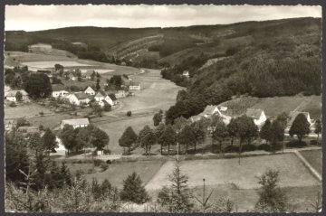 Aus der Umgebung von Valbert (Ebbegebirge), Hösinghausen mit Blick zum Ebbegebirge, undatiert