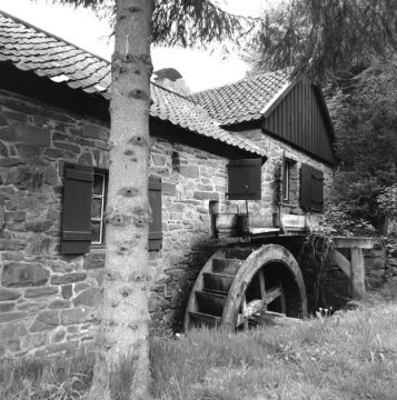 Wassermühle mit Gaststätte, Standort unbezeichnet, Mai 1981. [Heutiges Hotel zur Mühle in Iserlohn?]