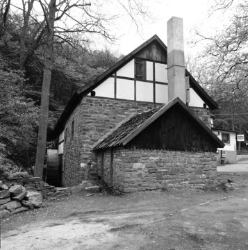 Wassermühle mit Gaststätte, Standort unbezeichnet, Mai 1981. [Heutiges Hotel zur Mühle in Iserlohn?]