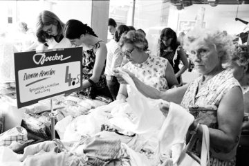 Sommerschlussverkauf im Modehaus Boecker, Castrop-Rauxel, August 1978.