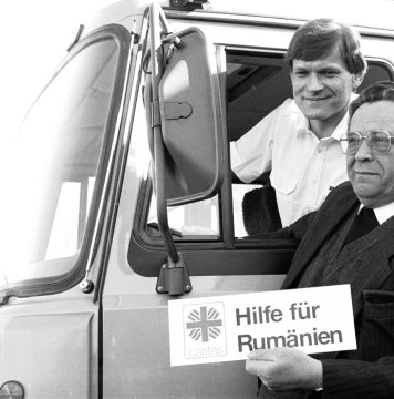 Start eines Hilfskonvois der Caritas nach Rumänien am 28. Februar 1990.