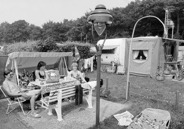 Auf dem Campingplatz Schulte-Abdinghoff nähe Dortmund-Ems-Kanal und Schiffshebewerk Henrichenburg. Waltrop, August 1981.