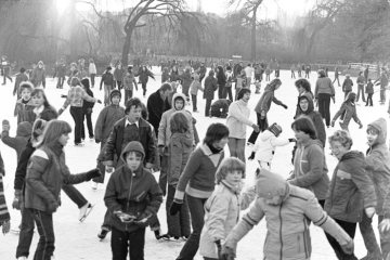 Winter 1980: Schlittschuhlaufen auf dem "Toten Arm" bei Castrop-Rauxel.