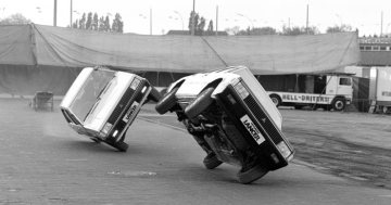 Stuntshow der "Hell Drivers", 1982. Castrop-Rauxel, Festplatz Widumer Straße [?] (heute überbaut mit dem Einkaufszentrum Widumer Tor)