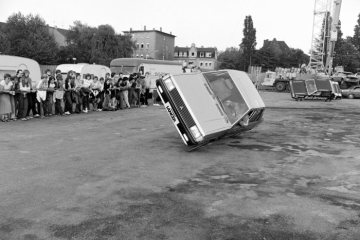 Stuntshow der "Hell Drivers", 1982. Castrop-Rauxel, Festplatz Widumer Straße [?] (heute überbaut mit dem Einkaufszentrum Widumer Tor)