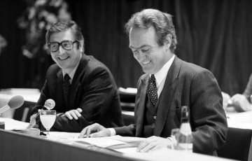 Regierungsmitglieder Nordrhein-Westfalens auf der Ruhrkonferenz 1979: Johannes Rau (rechts), Ministerpräsident Nordrhein-Westfalens 1978-1998, und Wirtschaftsminister Horst-Ludwig Riemer (FDP). Europahalle Castrop-Rauxel.