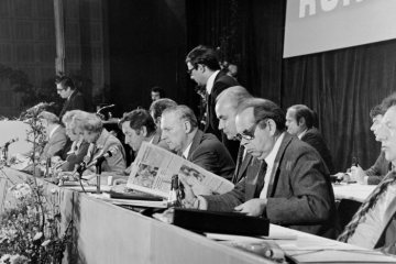 Mitglieder der Landesregierung Nordrhein-Westfalens auf der Ruhrkonferenz 1979, Europahalle Castrop-Rauxel.