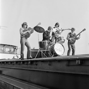 "The Navajos", Castrop-Rauxeler Beatband, inszeniert auf dem Rhein-Herne-Kanal bei Bladenhorst, 1966.