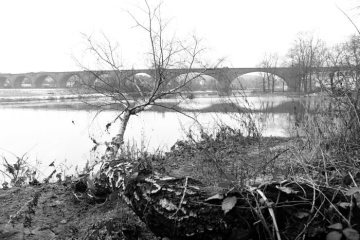 Ruhr-Viadukt bei Witten, 1913-1916 erbaute Eisenbahnbrücke von 716 Metern Länge auf 20 mit Naturstein verkleideten Stahlbögen. Undatiert, um 1980 [?]