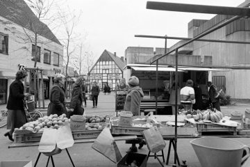 Marktplatz in Rheda oder Wiedenbrück. Motiv ohne Angaben. Undatiert, 1980er Jahre?