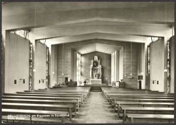 Neu-Listernohl am Biggesee (Stadt Attendorn), Innenansicht der Pfarrkirche St.-Augustinus, 1963 bis 1965 nach Plänen von Hermann Gehrig errichtet.