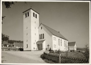 Die St.-Sebastian Kirche in Niedersalwey (Gemeinde Eslohe), 1956 bis 1957 errichtet