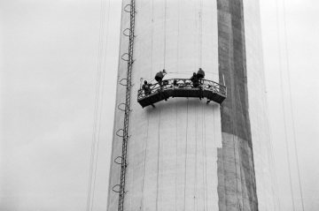 Sanierung der Schornsteinfassade im Knepper-Kraftwerk, Castrop-Rauxel/Stadtgrenze Dortmund-Mengede, Oktober 1999.