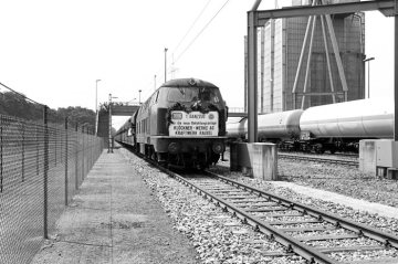 Am Klöckner-Kraftwerk, Castrop-Rauxel: Eintreffen des ersten Kohlezuges für die neue Bekohlungsanlage. Juni 1976.