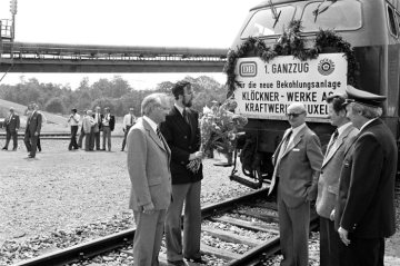 Am Klöckner-Kraftwerk, Castrop-Rauxel: Begrüßung des ersten Kohlezuges für die neue Bekohlungsanlage der Klöckner-Werke AG im Kraftwerk Rauxel. Juni 1976.