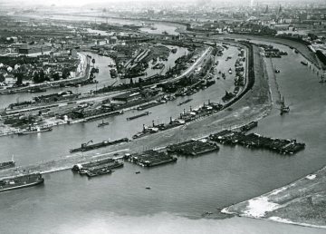 Duisburger Hafen (Aufnahme undatiert, geschätzt um 1930)