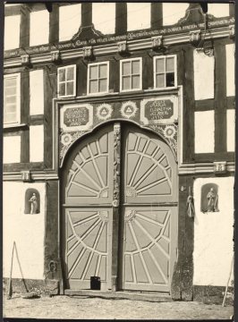 Portal eines Bauernhauses in Ostentrop bei Schönholthausen (Gemeinde Finnentrop), undatiert