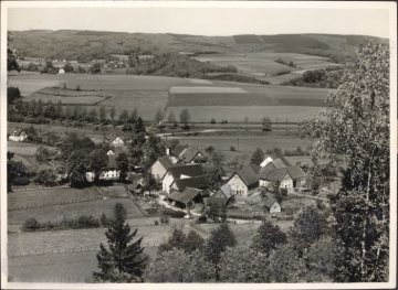 Valbert (Gemeinde Meinerzhagen), Ihne mit Blick auf das Ebbegebirge, undatiert