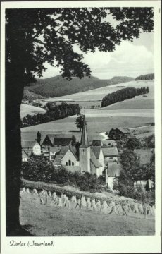 Dorlar, Blick zur Pfarrkirche St.-Hubertus (Gemeinde Schmallenberg)