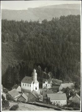 Nordenau (Gemeinde Schmallenberg), Blick auf die St.-Hubertus-Kirche