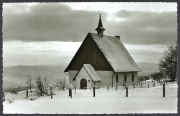 Die verschneite Kapelle in Schanze (Gemeinde Schmallenberg)