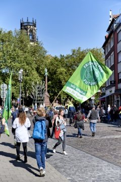 Klimaaktionswoche in Münster, 20. September 2019: Demonstration der Jugendprotestbewegung "Fridays for Future" für die Bekämpfung des Klimawandels - hier im Stadtzentrum an der Ludgerikirche.