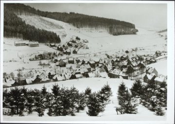 Blick auf das verschneite Silbach (Gemeinde Winterberg), undatiert (1950er/1960er Jahre?)
